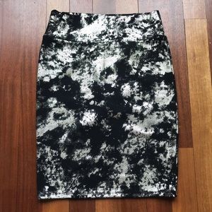 Black and Gold LuLaRoe Cassie Skirt- Size L